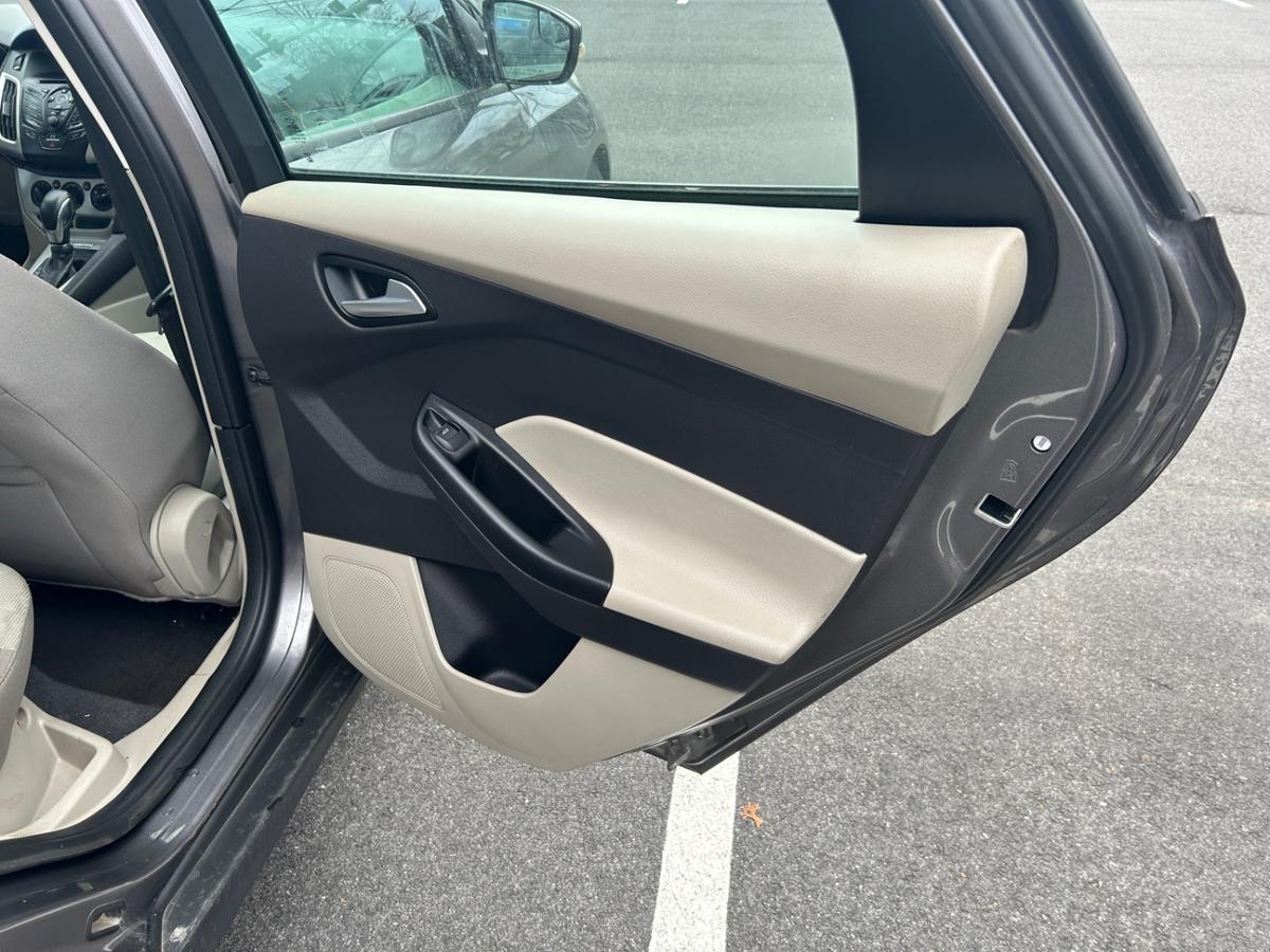 2014 Ford Focus 18