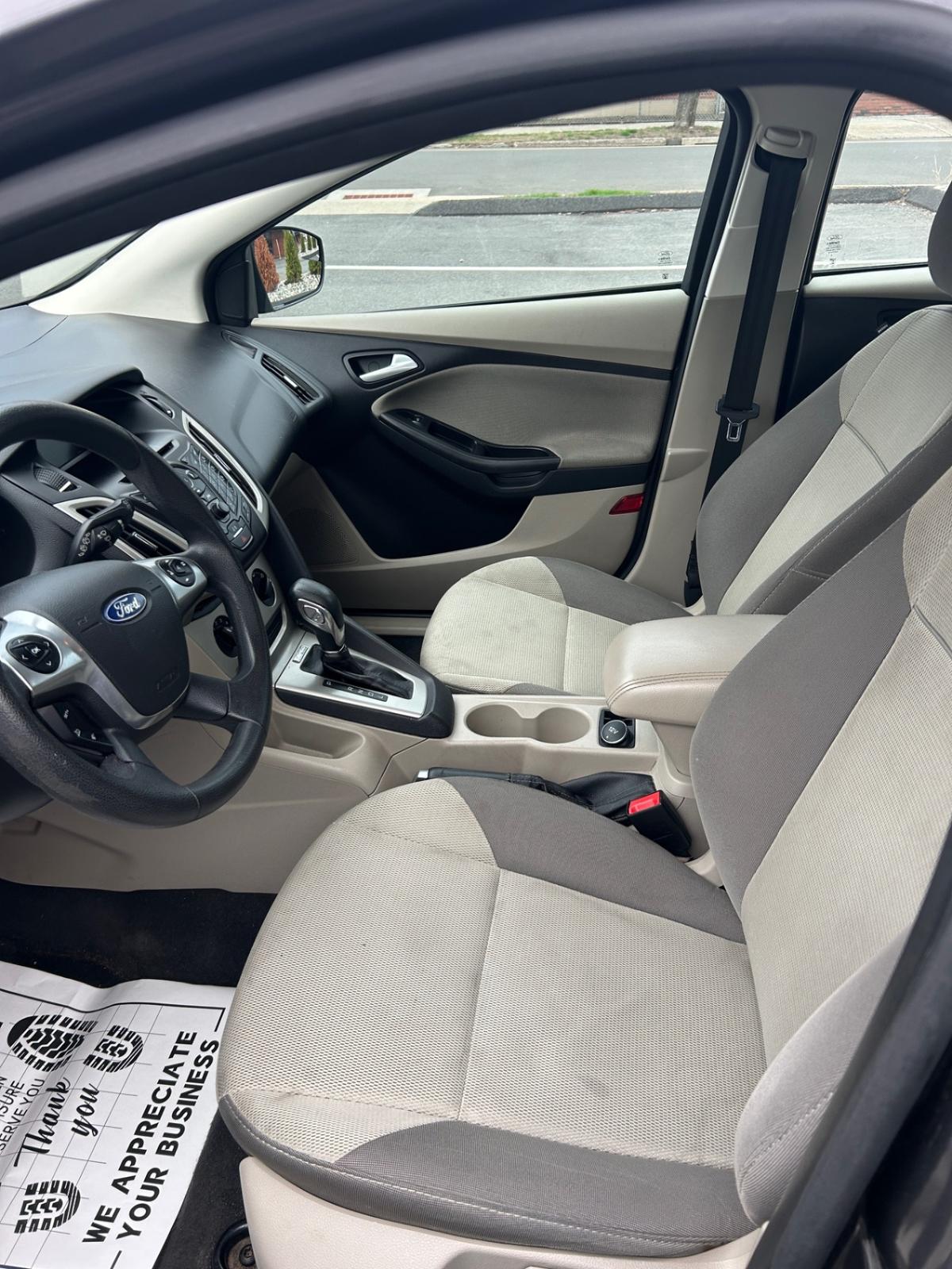 2014 Ford Focus 27