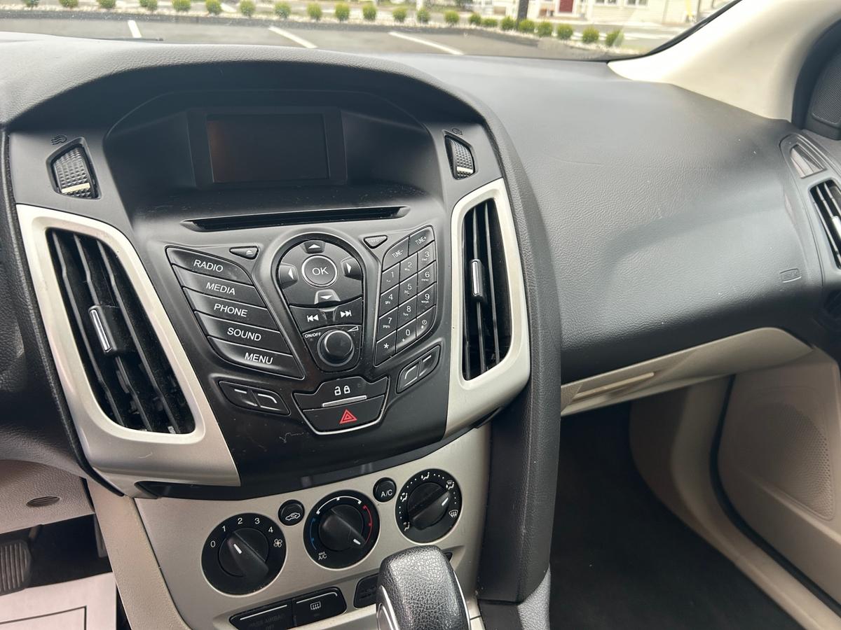2014 Ford Focus 28