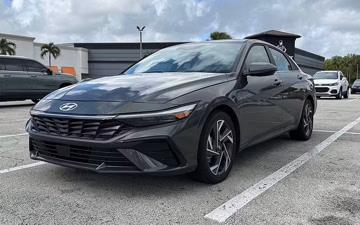 Hyundai Elantra 2024