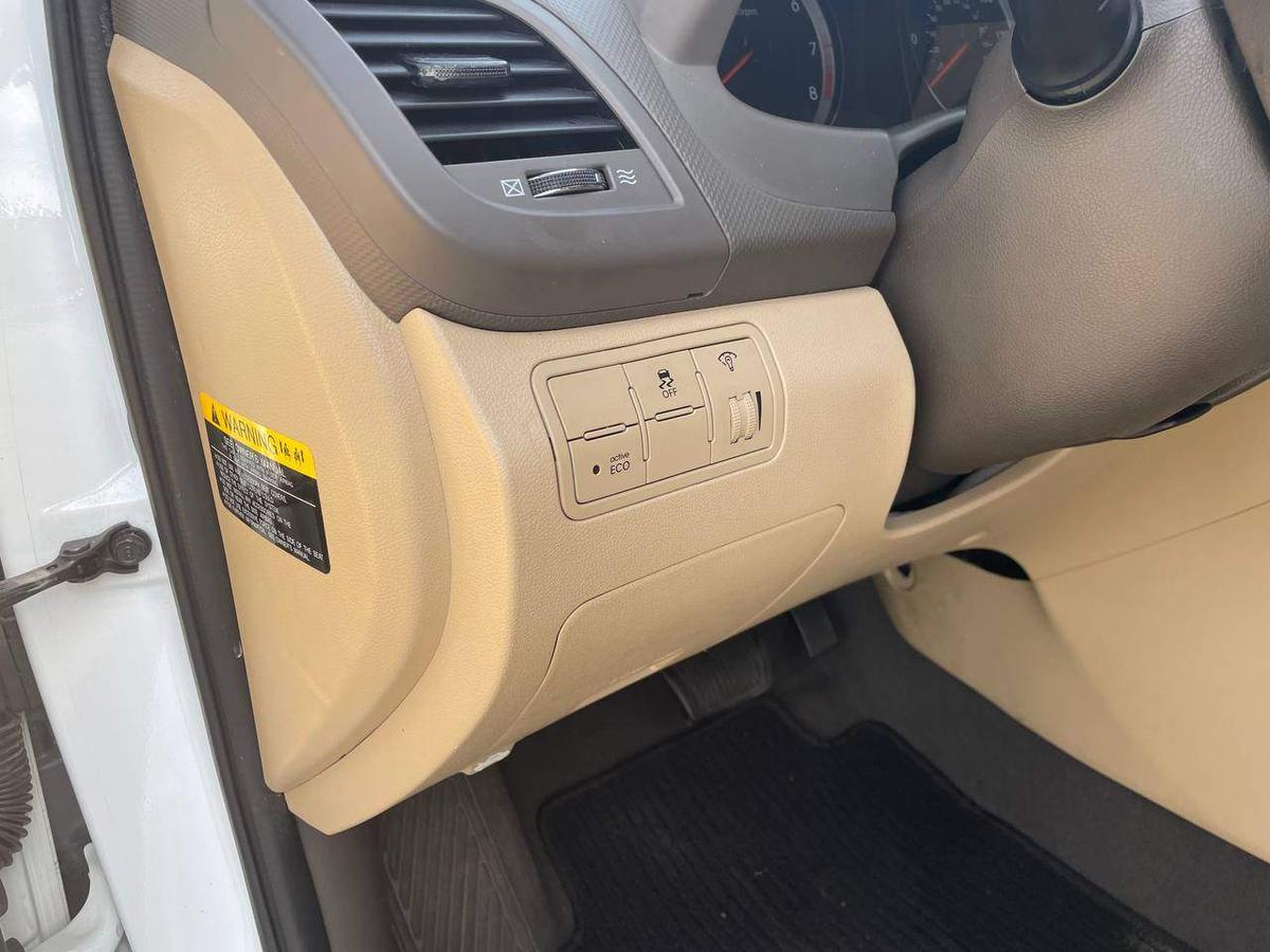 2014 Hyundai Accent 8