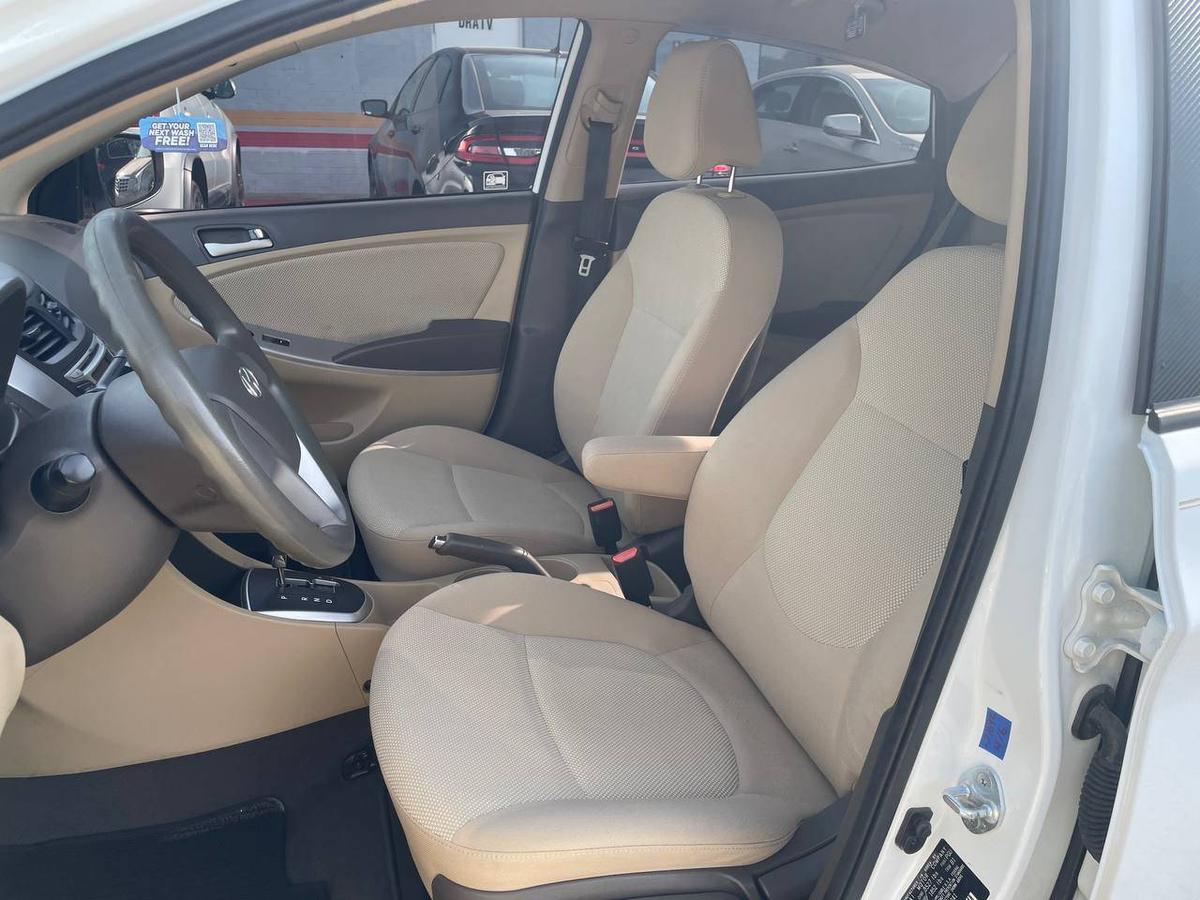 2014 Hyundai Accent 9