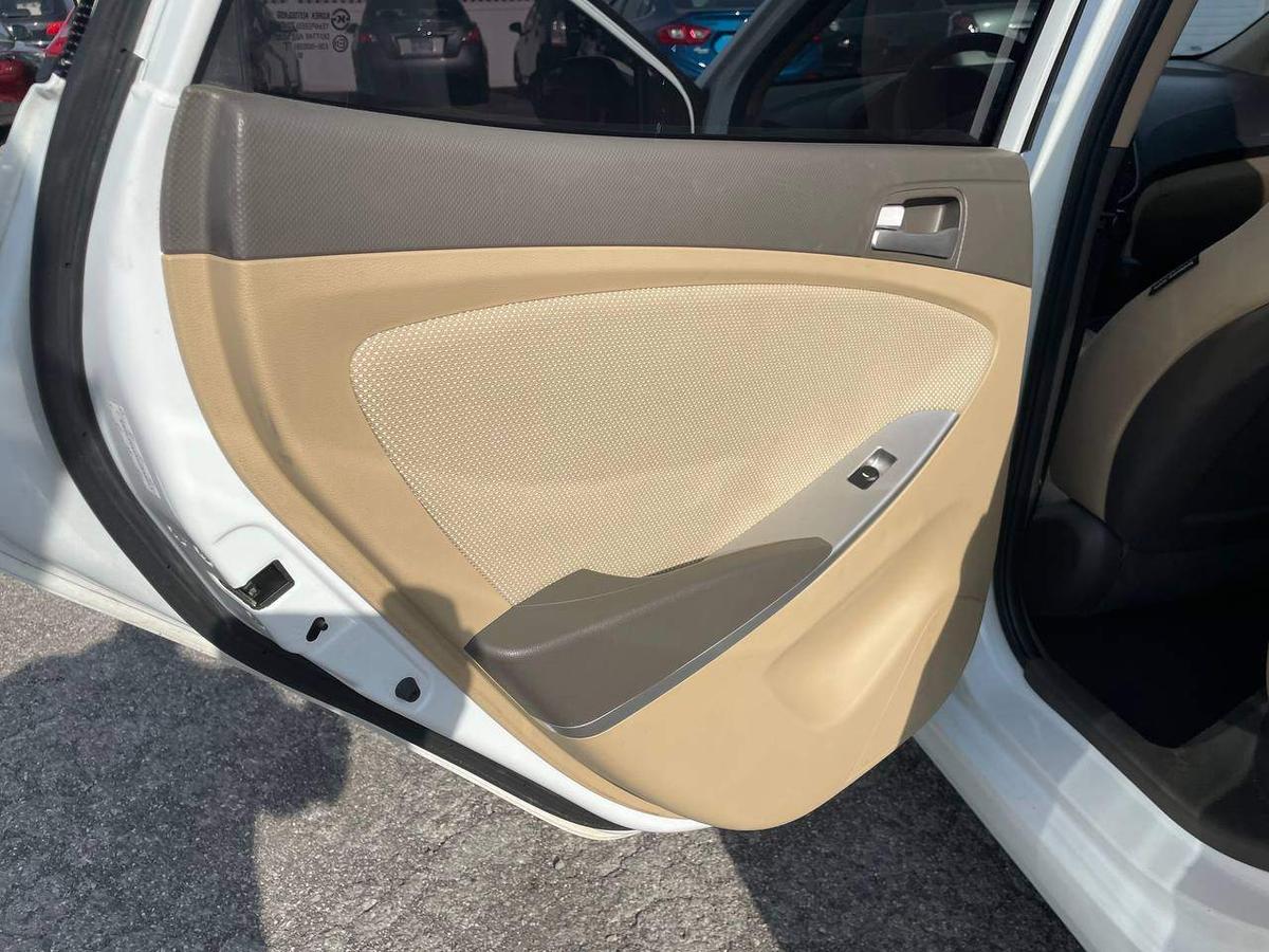 2014 Hyundai Accent 10